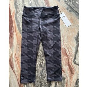 ALO Yoga Black & Gray Houndstooth Airbrush Capris